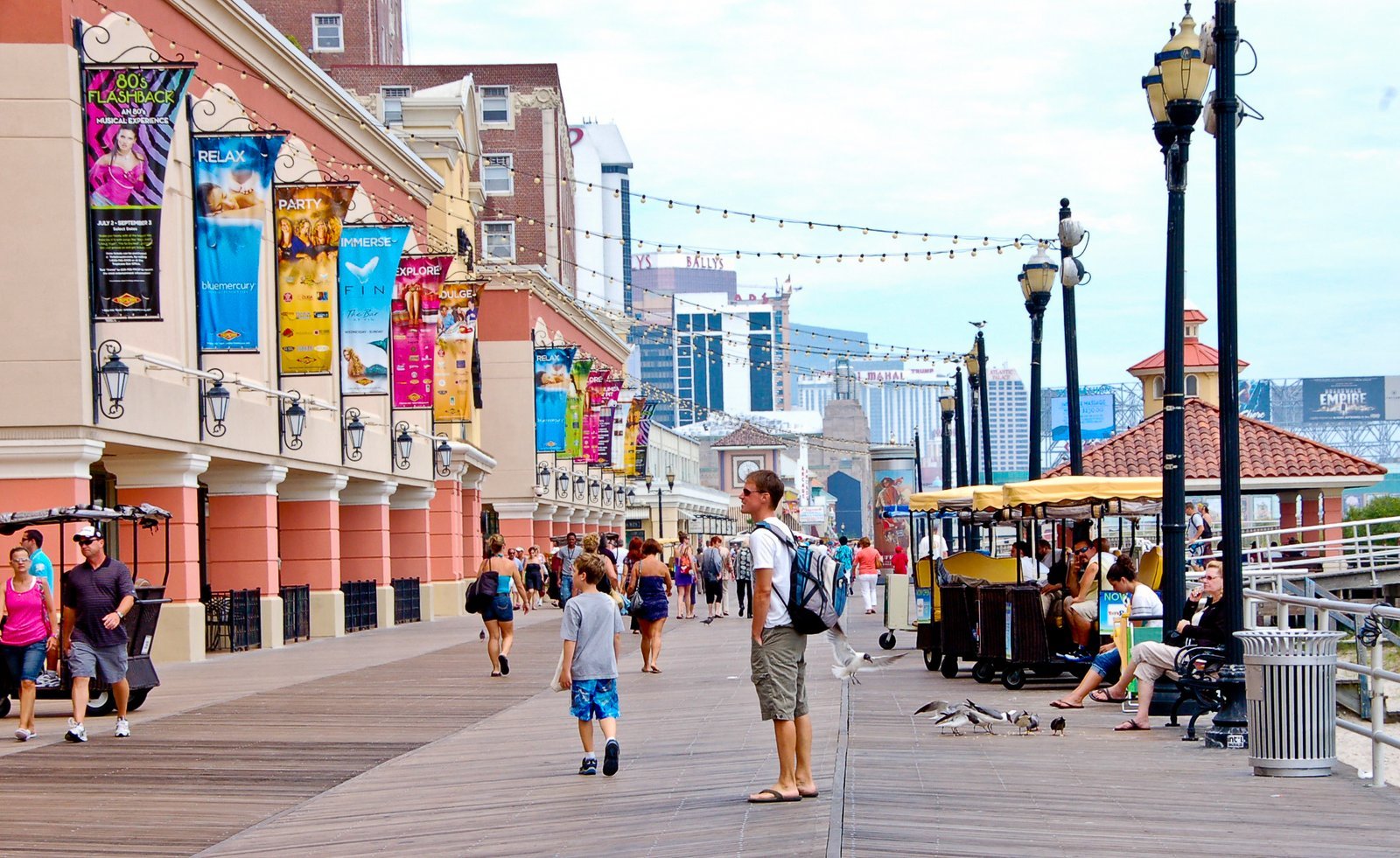Atlantic_City_Boardwalk_view_north_near_Tropicana_Casino